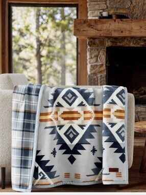 (6) Pendleton Reversible Plush Throws (Opal Vista)